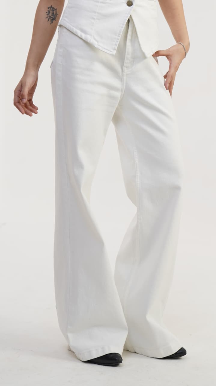 White Echo | High rise Straight Fit Jeans