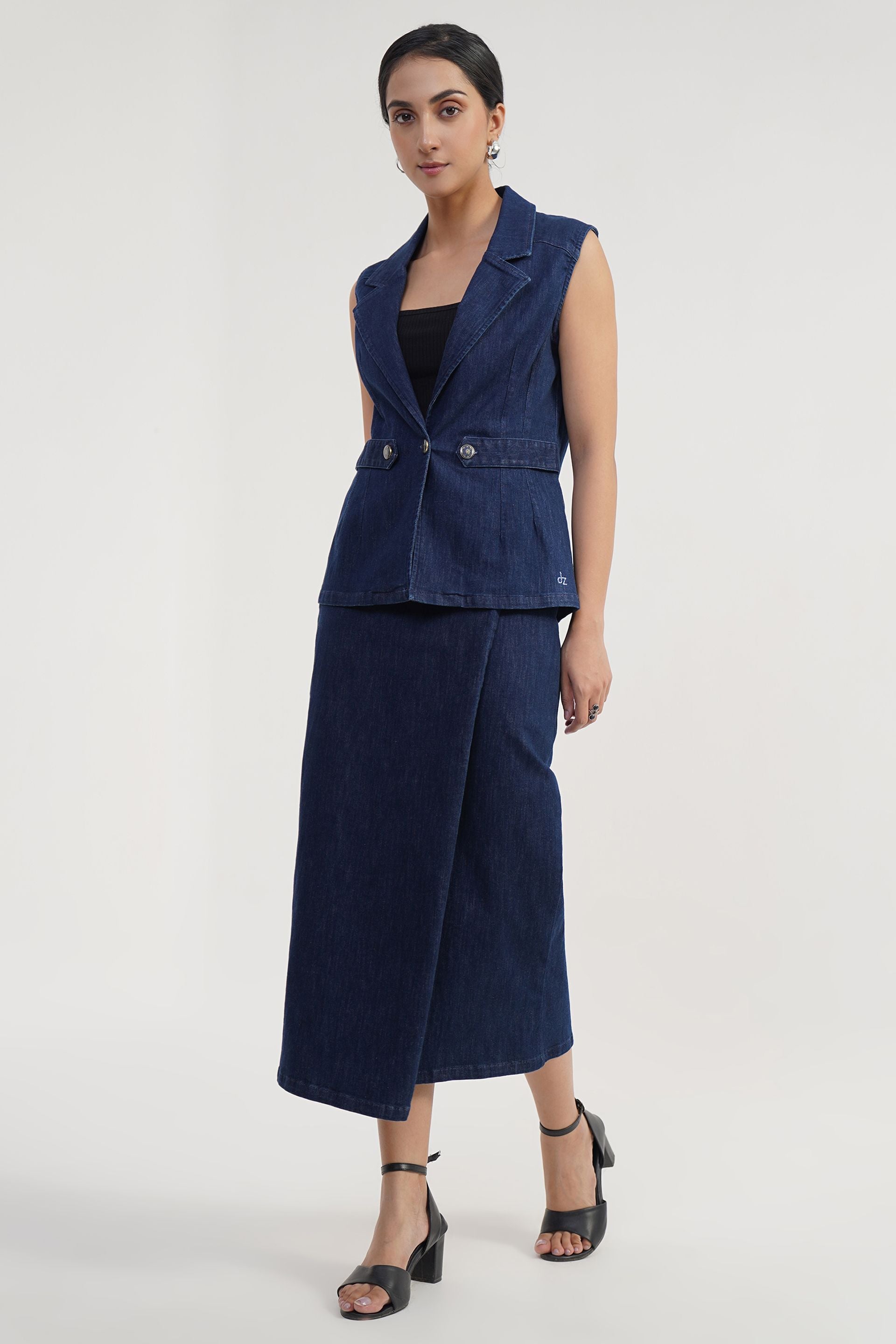 Minimal Look collection: Stylish denim jacket
