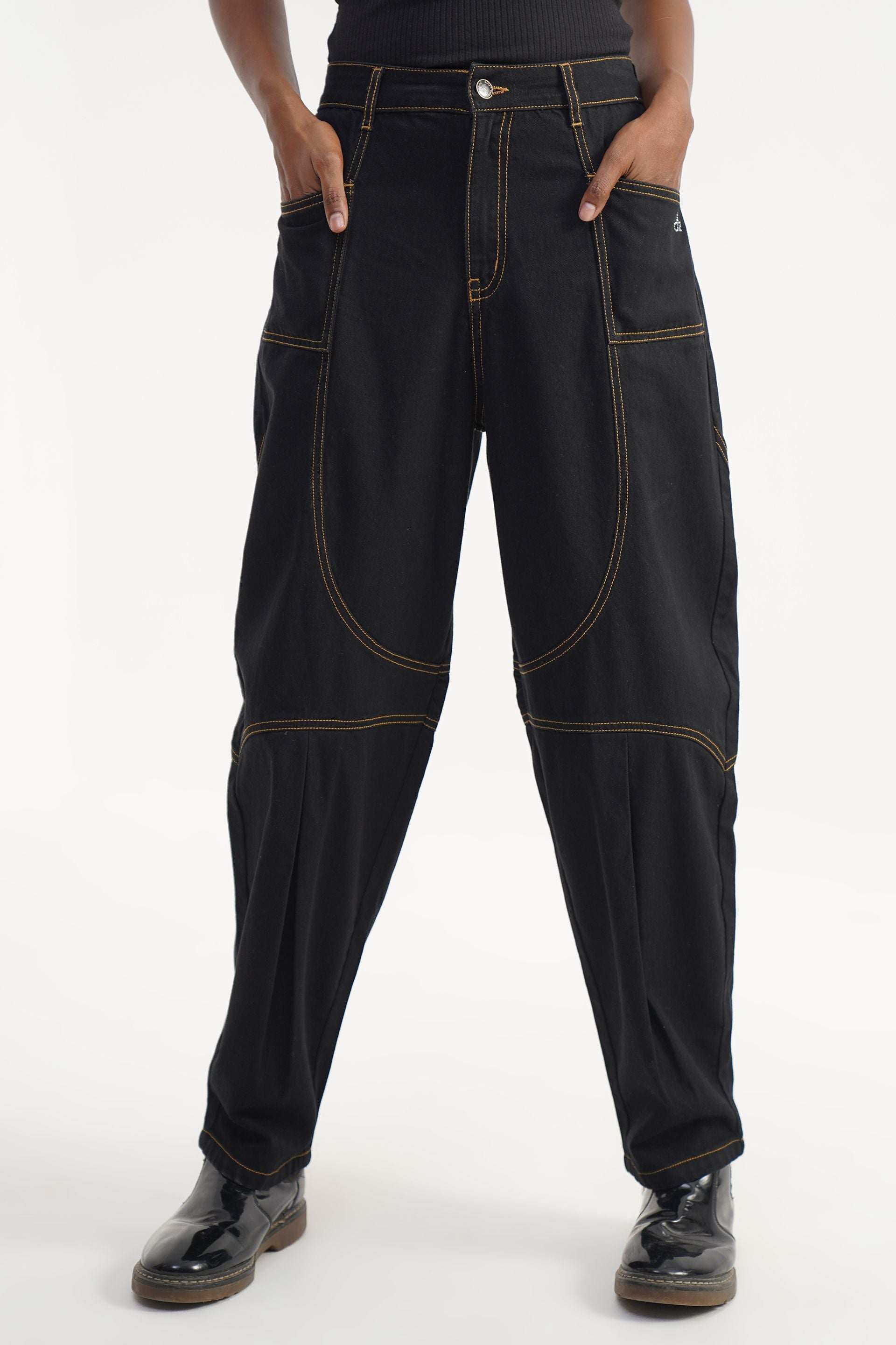 Rust Barrel black barrel-fit jeans in Canyon Black, rinse wash 100% cotton, urban style, sizes 26-34, Earth Stitch India