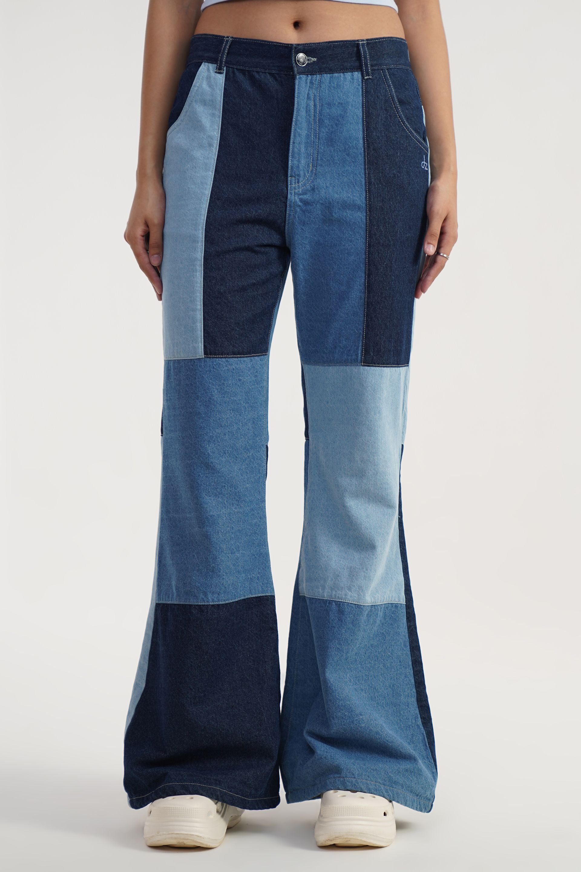 Retro multi tone denim jeans in pure cotton, fitted bootcut, bio-enzyme wash, belt loops, sizes 26-34, India