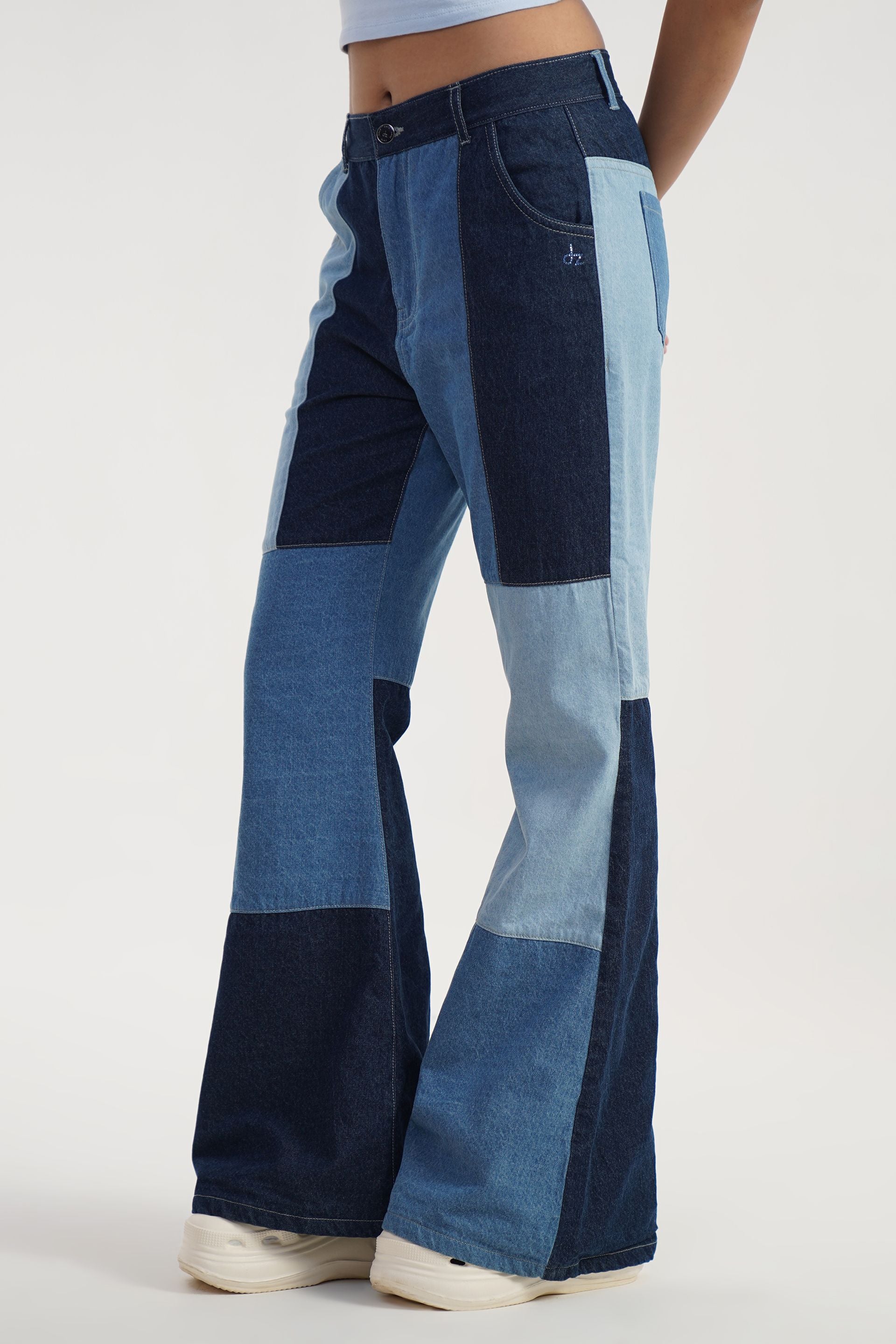 Retro multi tone denim jeans in pure cotton, fitted bootcut, bio-enzyme wash, belt loops, sizes 26-34, India