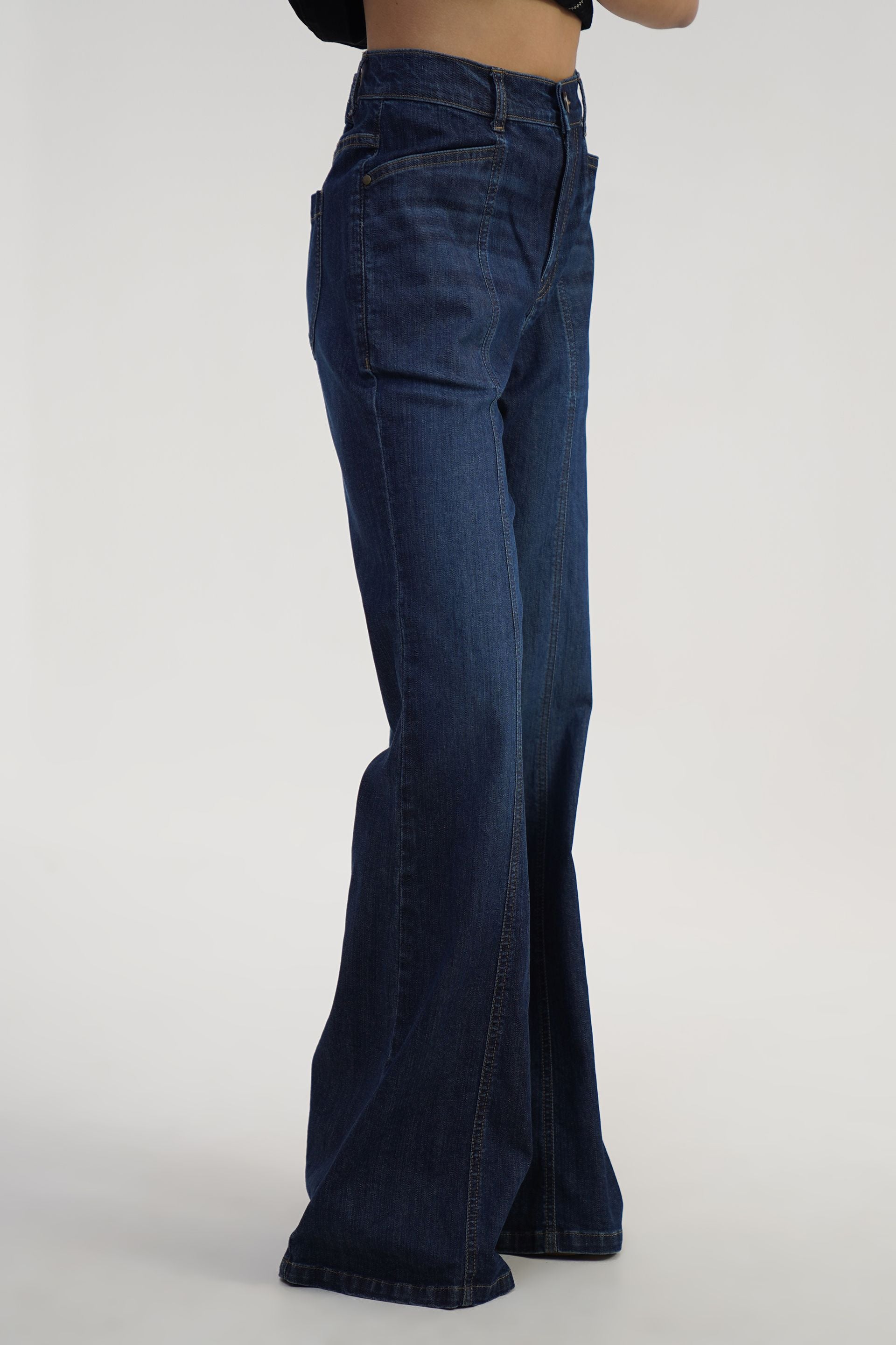 Dark blue stretchable cotton jeans, regular fit, retro look, 98% cotton 2% elastane, bio-enzyme wash