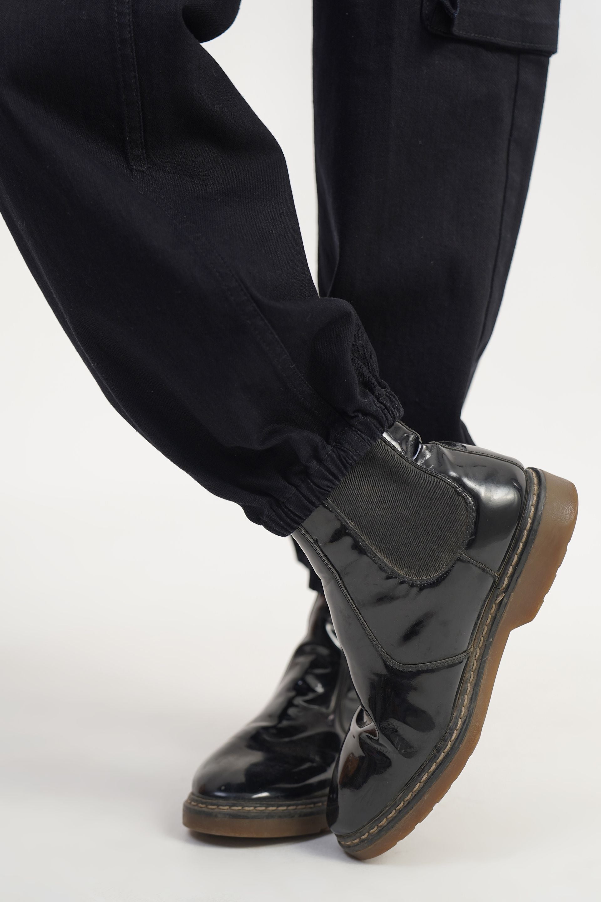 Cropped Utility Run | Black Crop Jacket with Cargo Jogger Pant