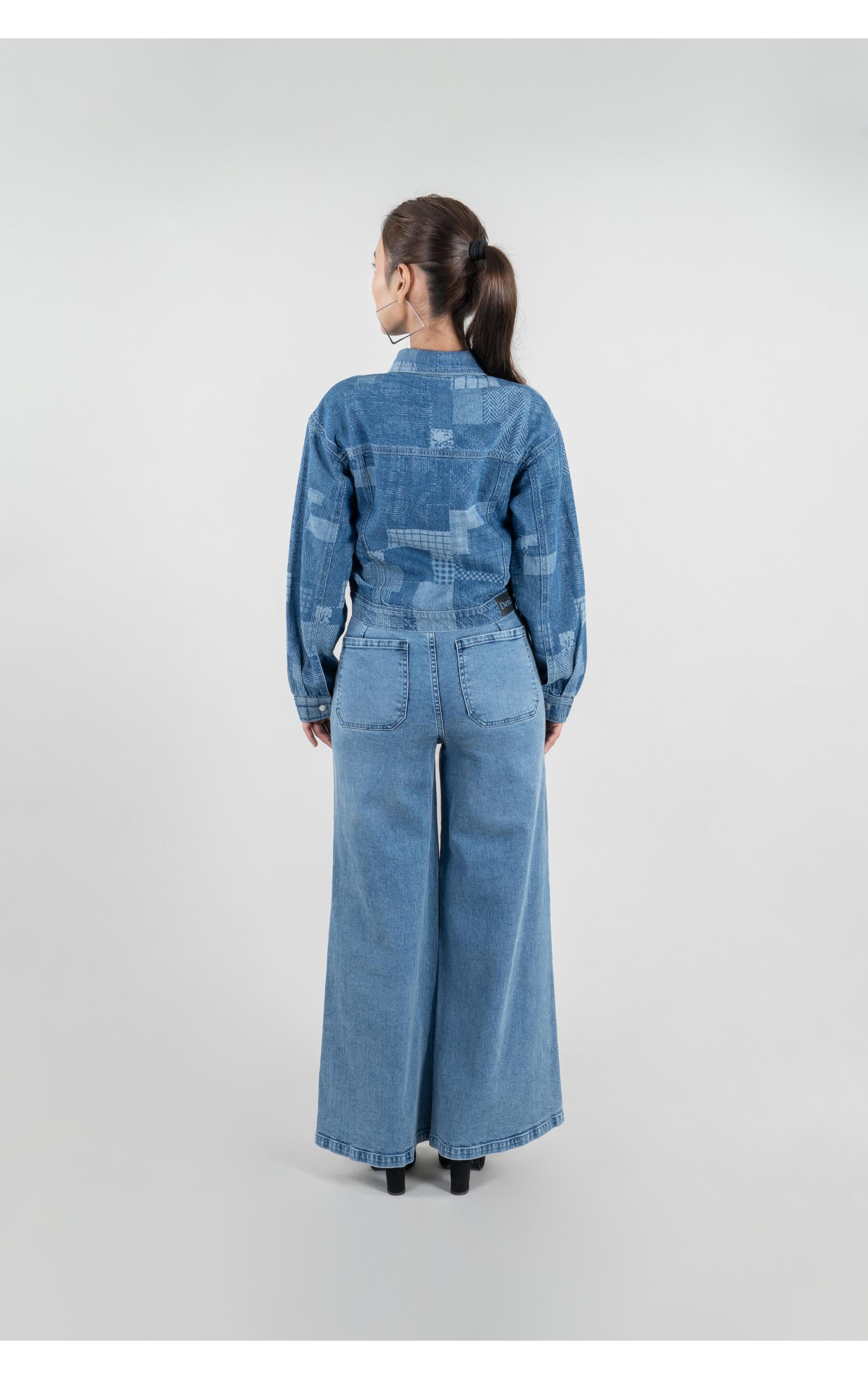 Light Blue Crop Jacket in 100% Cotton Denim – Minimal Style
